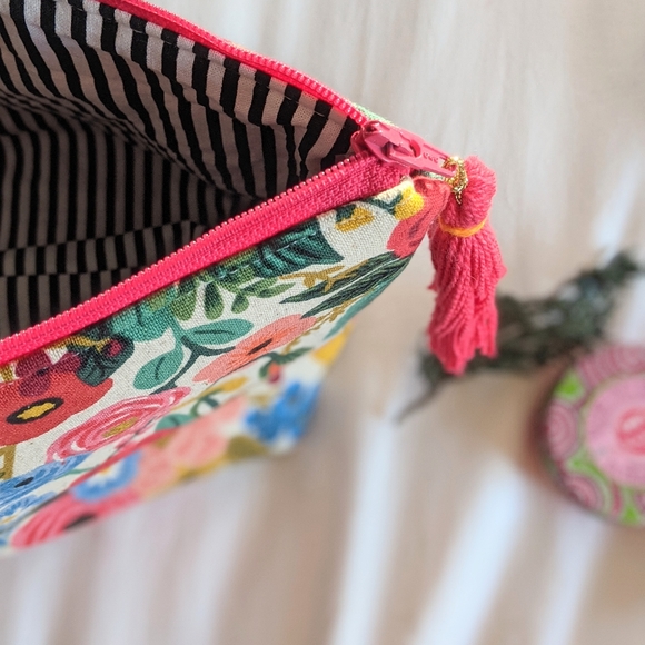 ❌SOLD❌ ♥️ RIFLE PAPER Garden Party cosmetic bag - Picture 5 of 7